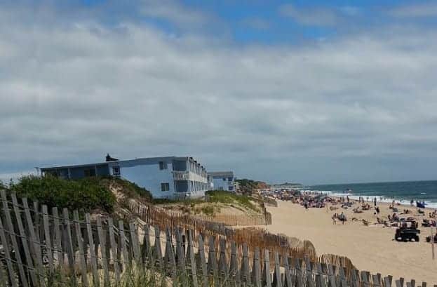 Eternal Sunshine of the Spotless Mind - Epic Beach and Lake Houses