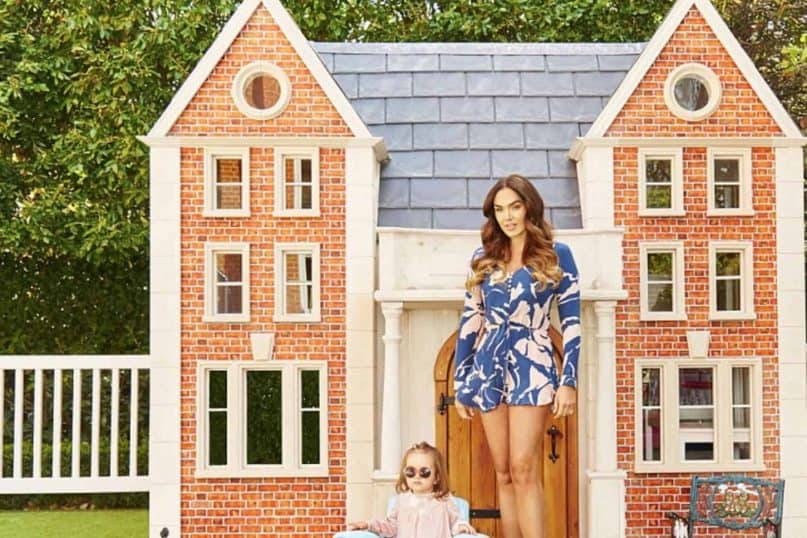 Tamara Ecclestone plank daughter Sophia dollhouse doll