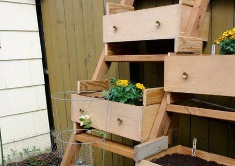 Drawer Flower Beds in easy DIY projects