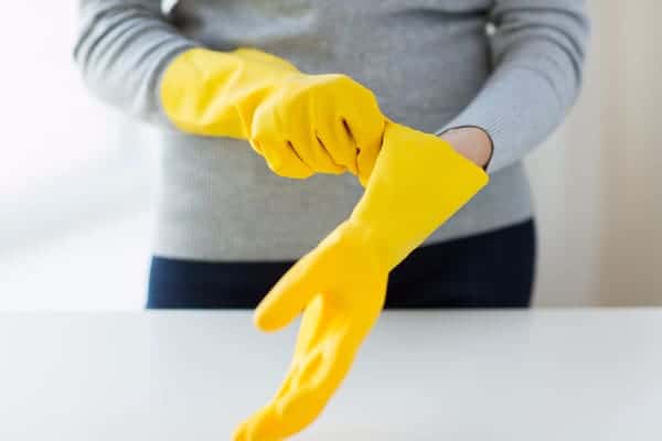 cleaning hacks: Cleaning Dog Hair with a Rubber Glove