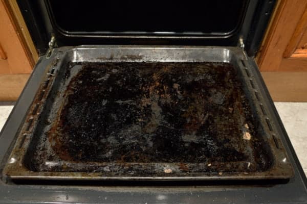 cleaning hacks: Greasy Oven