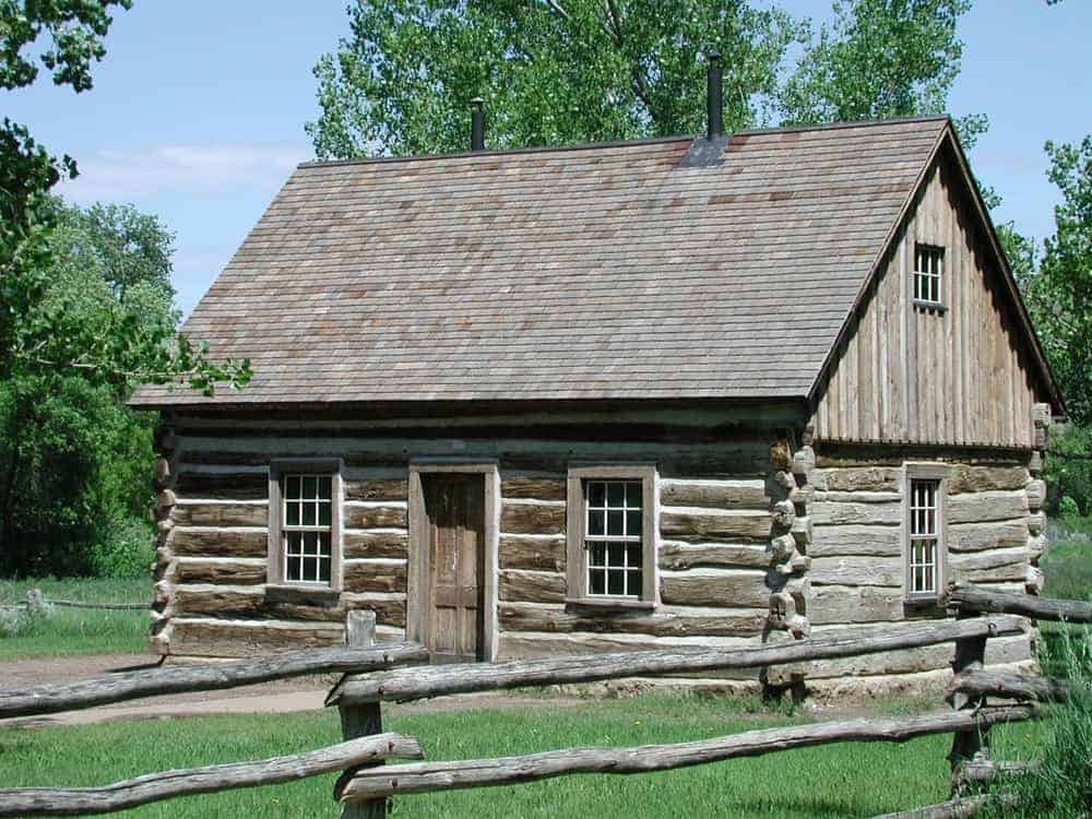 Maltese cross-cabins