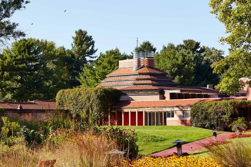 Wings bread in Frank Lloyd Wright design