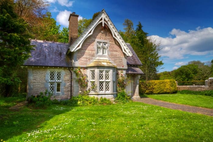 Find inspiration from a real country house