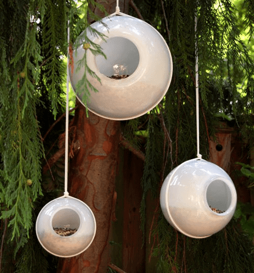 Turn the Lights of the Globe into Bird Feeders