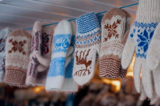 Mitten garlands