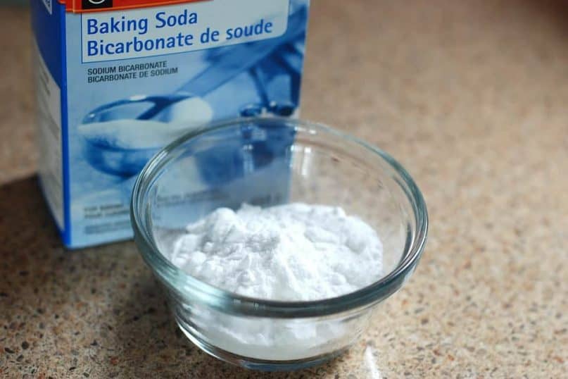 Using Baking Soda to Scrub the Tub