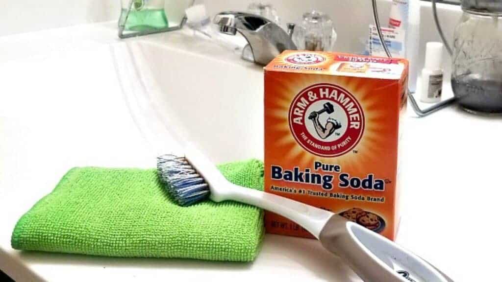 Using Baking Soda to Scrub the Tub