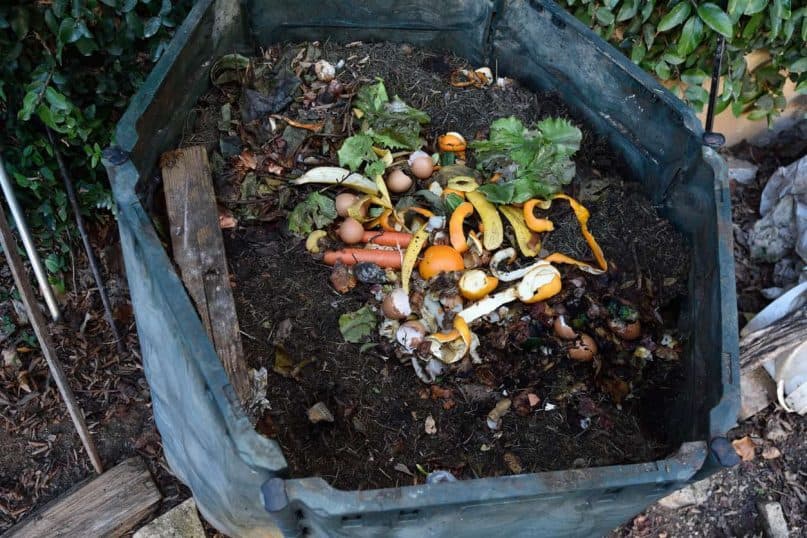 Composting system for garden 