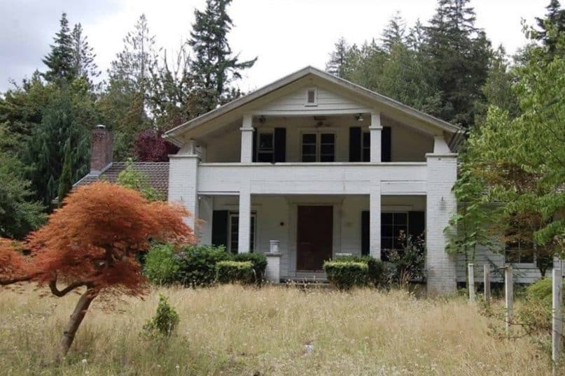 .Courtney Love's Washington State Country Manor