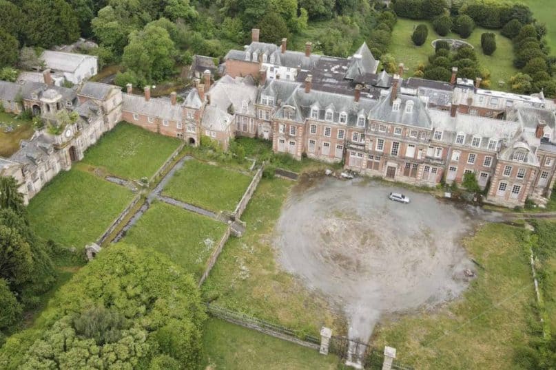  Kinmel Hall in Abergele, United Kingdom, has a room for each day of the year.