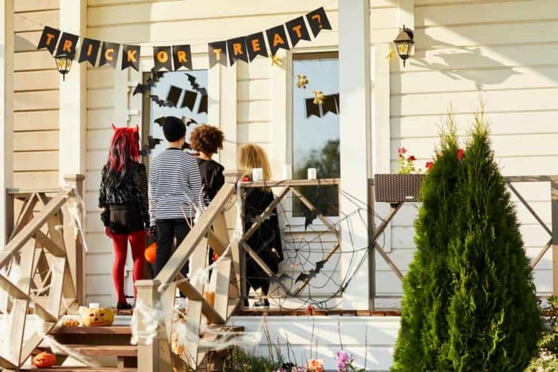 A Trick or Treat Sign 