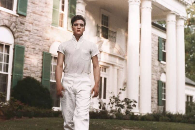 A Grand Tour of Elvis Presley’s Iconic Home of Graceland!